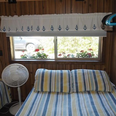 Sleeping Bear Riverside Cabins - Cabin #1 Honor エクステリア 写真