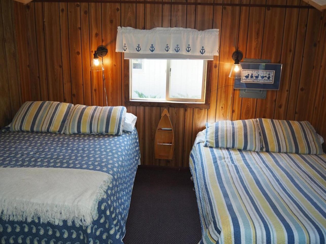 Sleeping Bear Riverside Cabins - Cabin #1 Honor エクステリア 写真