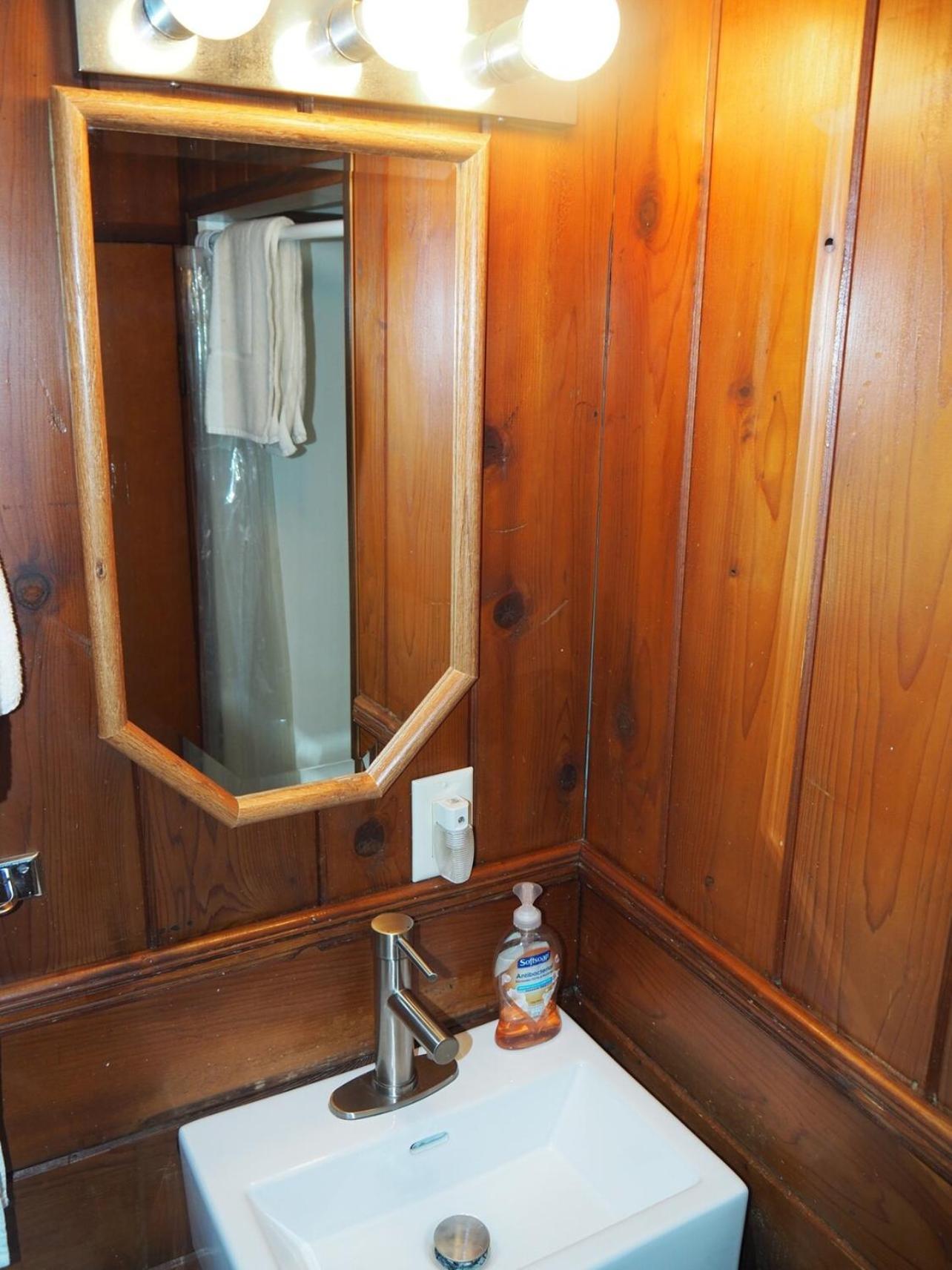 Sleeping Bear Riverside Cabins - Cabin #1 Honor エクステリア 写真
