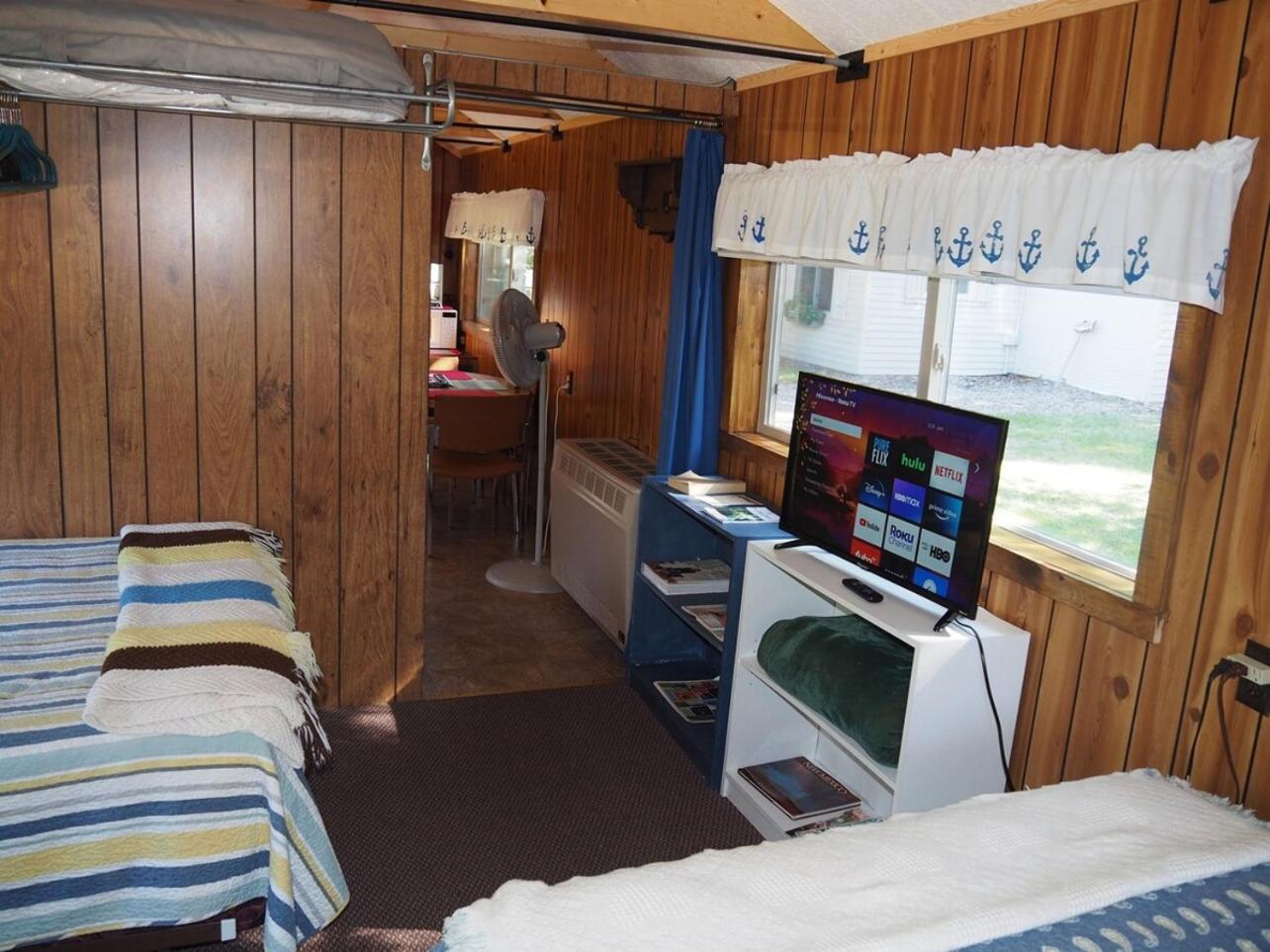 Sleeping Bear Riverside Cabins - Cabin #1 Honor エクステリア 写真