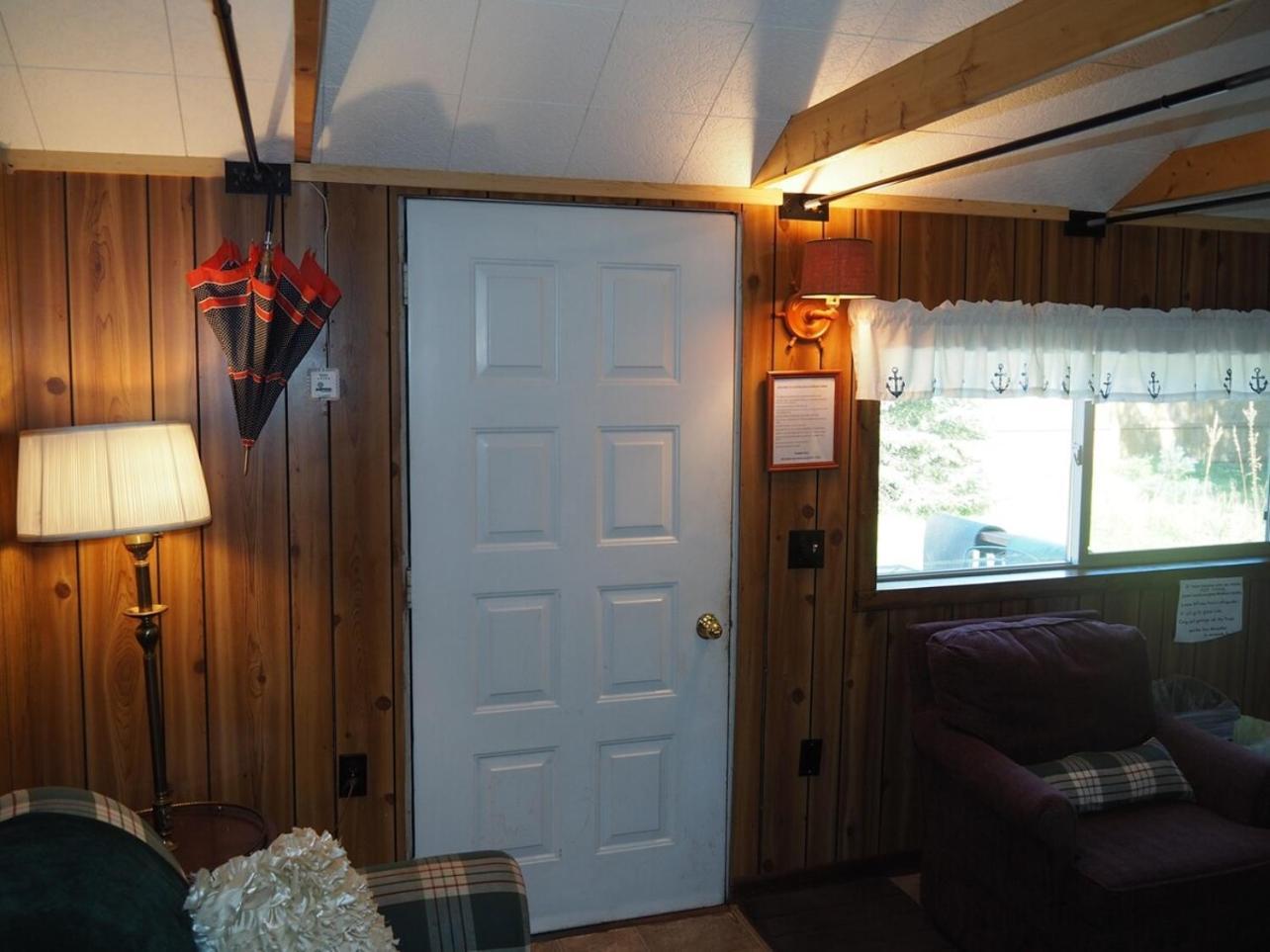 Sleeping Bear Riverside Cabins - Cabin #1 Honor エクステリア 写真