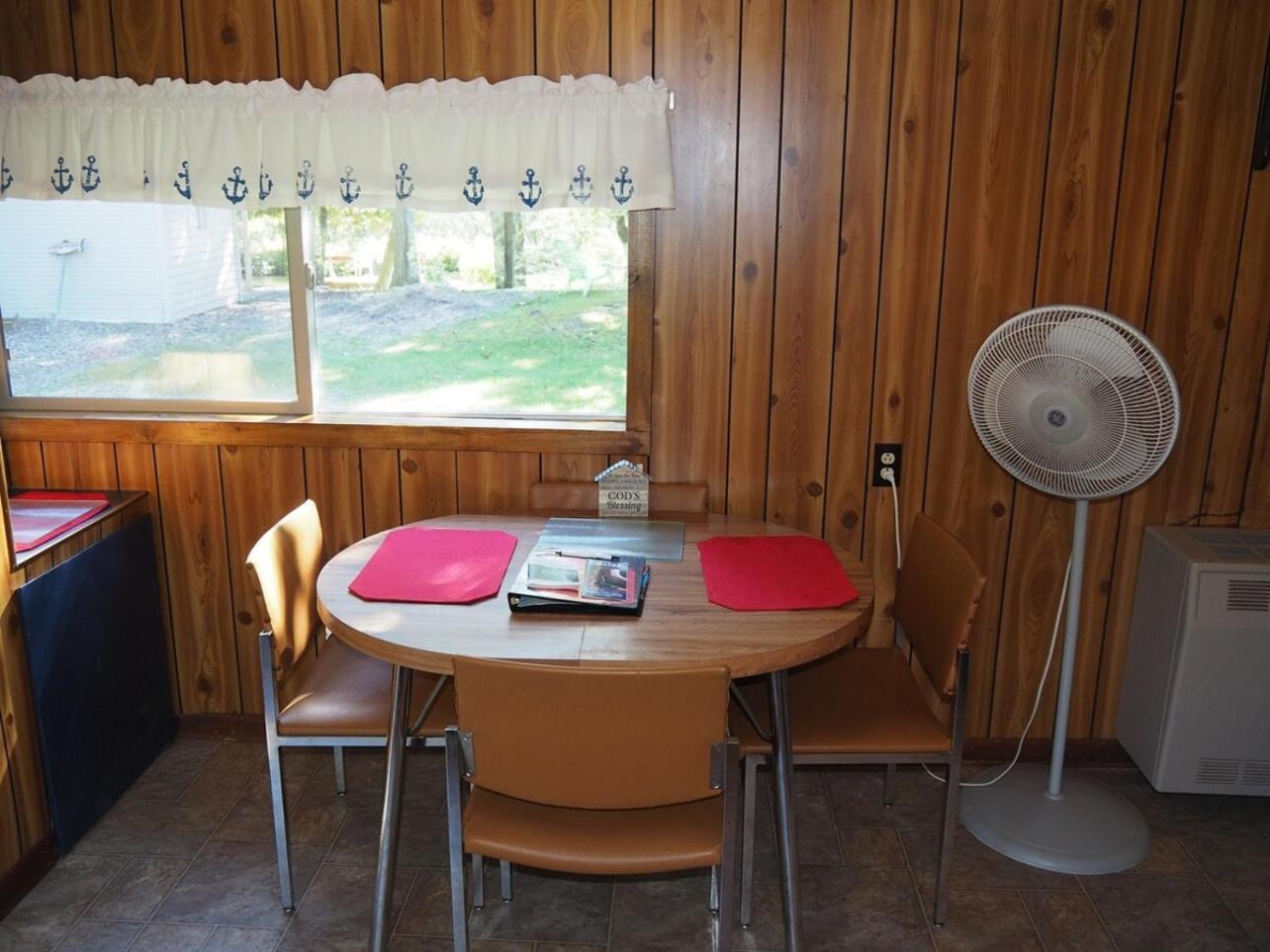 Sleeping Bear Riverside Cabins - Cabin #1 Honor エクステリア 写真