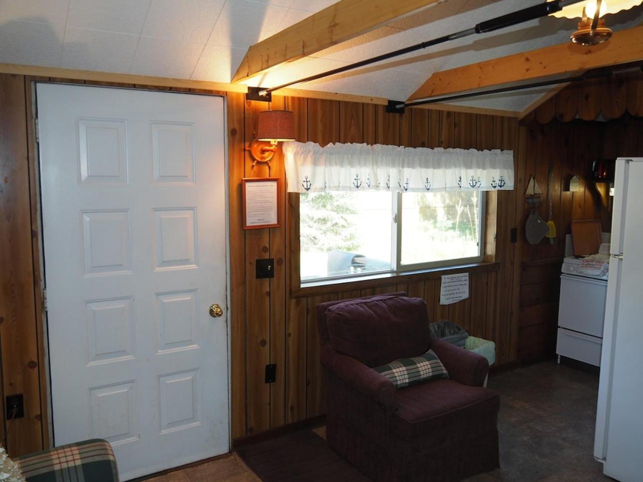 Sleeping Bear Riverside Cabins - Cabin #1 Honor エクステリア 写真