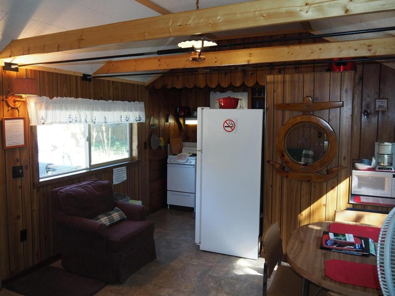Sleeping Bear Riverside Cabins - Cabin #1 Honor エクステリア 写真